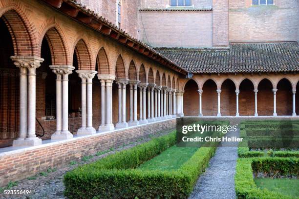 cloisters jacobins church toulouse - convent stock pictures, royalty-free photos & images