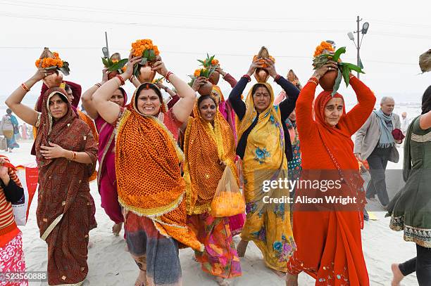 kumbh mela hindu festival - allahabad - fotografias e filmes do acervo