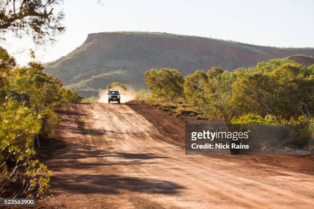 outback roads, karijini national park - australia desert stock pictures, royalty-free photos & images