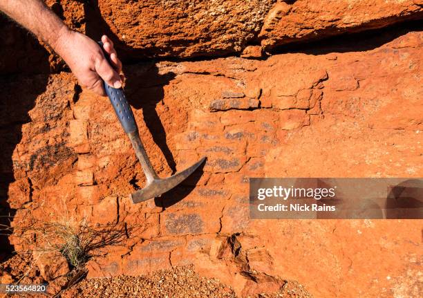 meteorite geology at hickman impact crater, western australia - chert 個照片及圖片檔