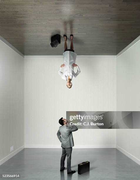 up and down - al revés posición descriptiva fotografías e imágenes de stock