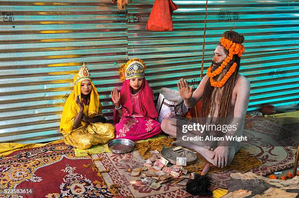 kumbh mela hindu festival - kumbh mela at allahabad stockfoto's en -beelden