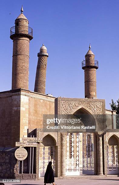 great mosque of al-nuri in mosul - al nuri mosque stock-fotos und bilder