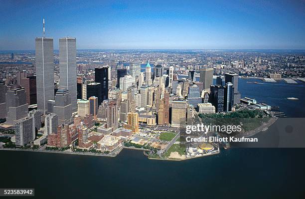 pre 2001 nyc with views of the world trade center - united nations building stock pictures, royalty-free photos & images