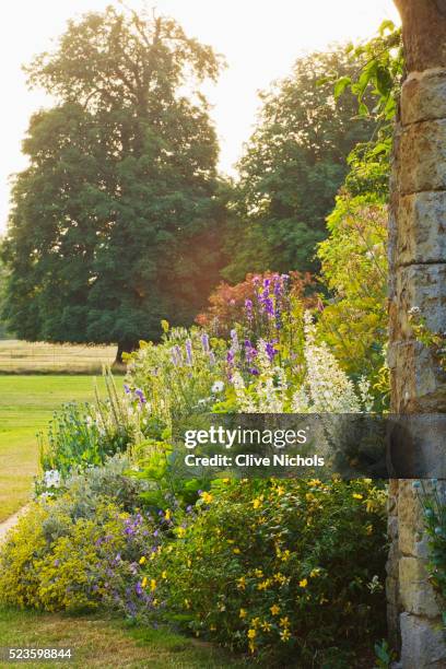 grounds of broughton castle - broughton castle stock pictures, royalty-free photos & images