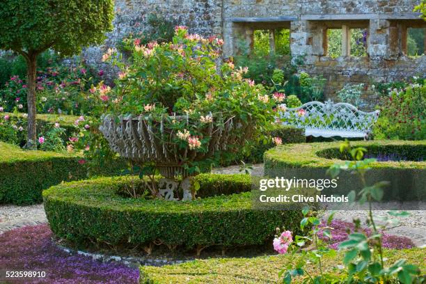 grounds of broughton castle - broughton castle stock pictures, royalty-free photos & images
