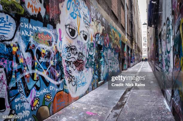 graffiti, melbourne city cbd - graffiti wand stock-fotos und bilder