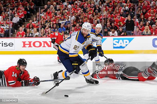 Alex Pietrangelo of the St. Louis Blues chases the puck in between Richard Panik and Brent Seabrook of the Chicago Blackhawks in the third period of...