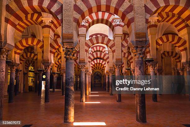 interior of mosque of cordoba, spain - córdoba spanje stockfoto's en -beelden