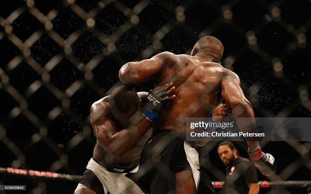 UFC 197: Jones v Saint Preux