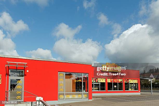 netto supermarket store in the german town amberg - edeka stock pictures, royalty-free photos & images