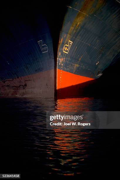 bow of cargo ship - schiffsbug stock-fotos und bilder
