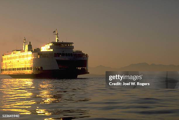 ferry crossing puget sound - olympic peninsula wa stock pictures, royalty-free photos & images