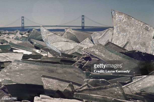 ice sheets on mackinac island - mackinac bridge imagens e fotografias de stock