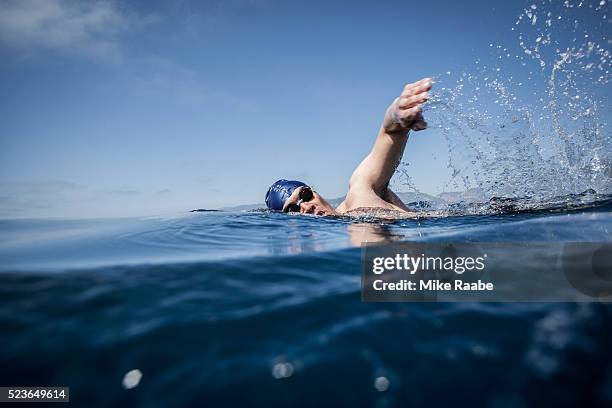 ocean freestyle - freestyle swimming stock pictures, royalty-free photos & images