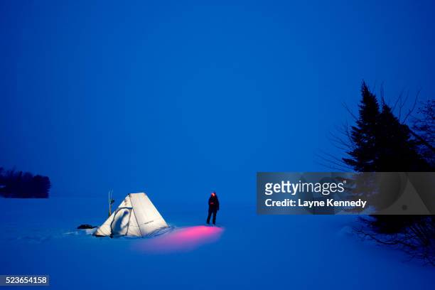 wilderness winter tent - ski new zealand ストックフォトと画像