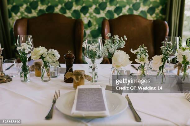 wedding reception table - réception de mariage photos et images de collection