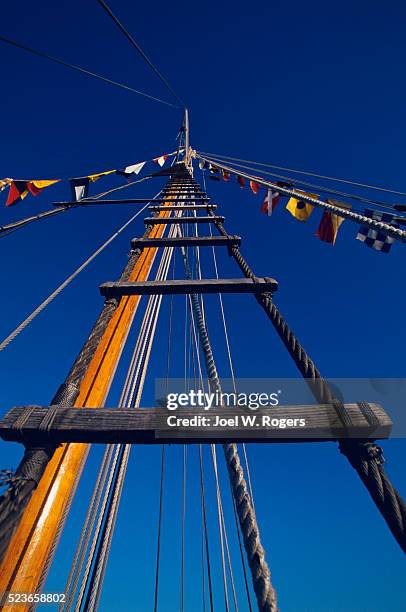 mast with flags - albero maestro foto e immagini stock