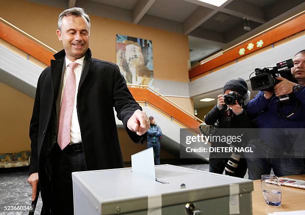 The candidat of the far-right Freedom Party Norbert Hofer drops his ballot at the polling station at the first round of Austrian President elections...