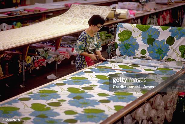 woman cutting hawaiian material - hawaiian women weaving stock pictures, royalty-free photos & images