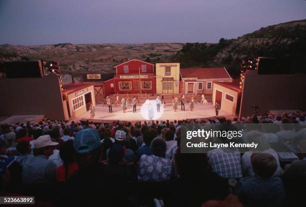 performance at an open-air theater - teatro all'aperto foto e immagini stock