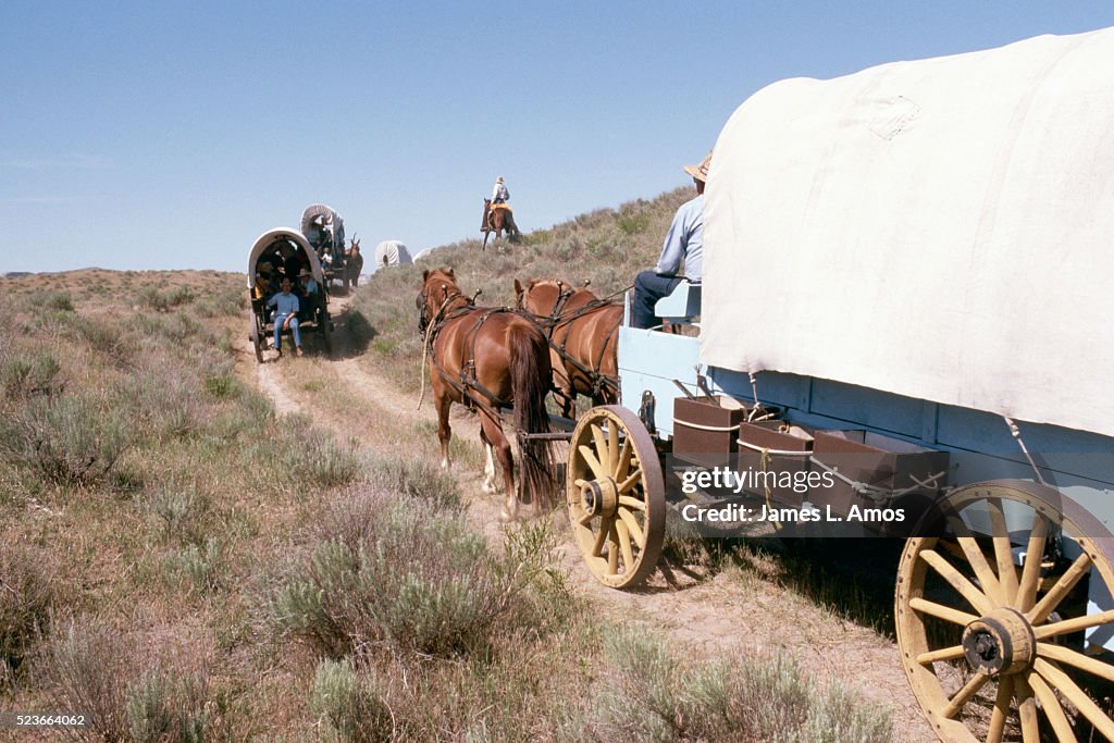 Wargon Train Wagon Train Tour Of The Oregon Trail High-Res Stock Photo - Getty Images