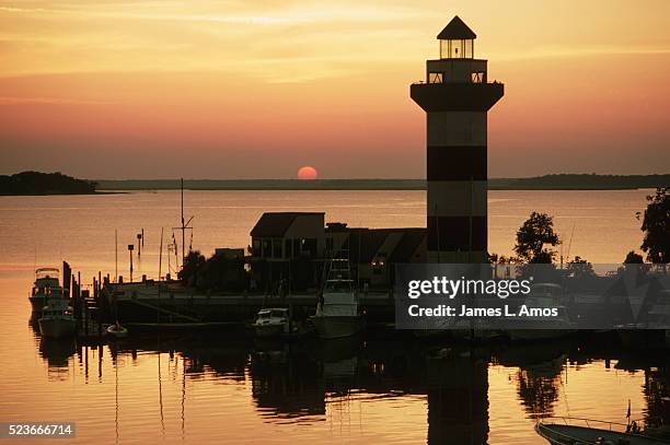 harbour town lighthouse - hilton head photos et images de collection