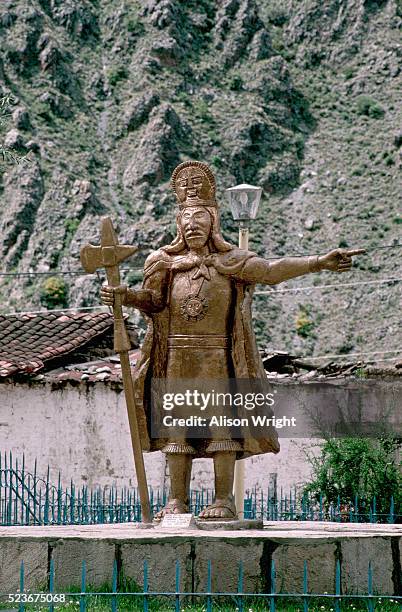 Inca Ruler Statue Inca Statue Photos and Premium High Res Pictures - Getty Images