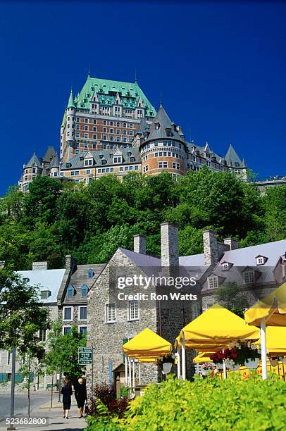 chateau frontenac in vieux quebec - chateau frontenac hotel - fotografias e filmes do acervo