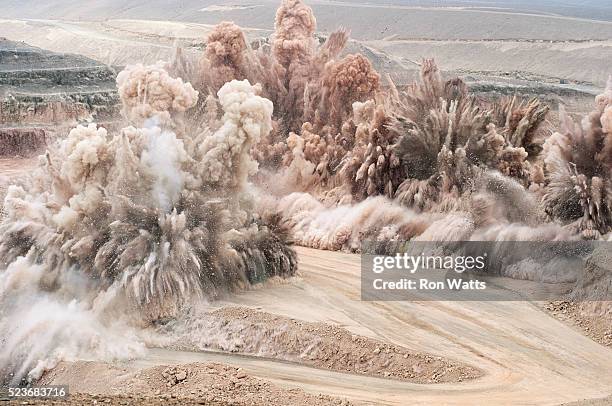 mine blasting - mina fotografías e imágenes de stock