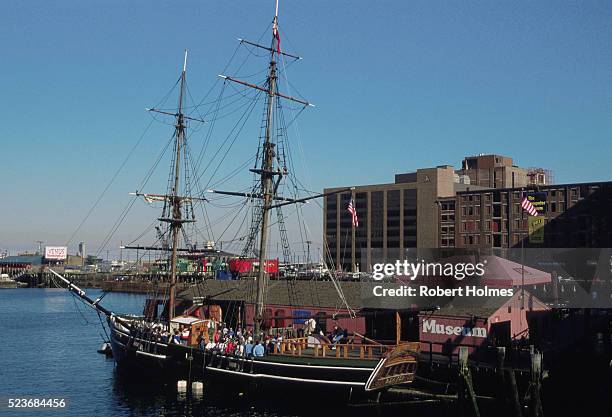 boston tea party museum and ship - boston tea party ships stock-fotos und bilder