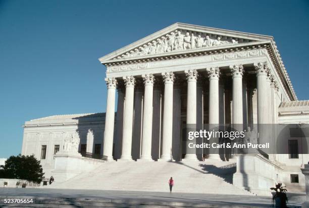 supreme court building in washington, d.c. - gebouw van het amerikaans hooggerechtshof stockfoto's en -beelden