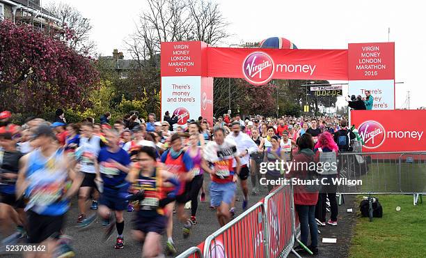 General view of runners at the 'Green Start' of the Virgin London Marathon 2016 on April 24, 2016 in London, England.