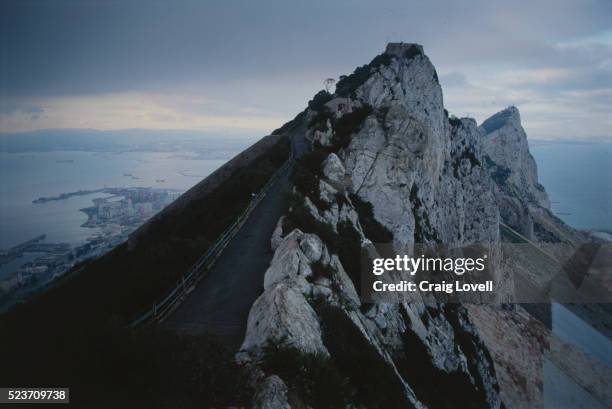 rock of gibraltar - rocher de gibraltar photos et images de collection