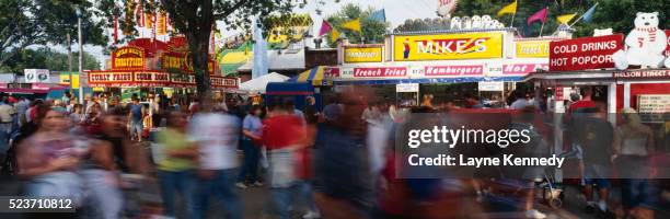 food stands at a state fair - landwirtschaftsmesse stock-fotos und bilder