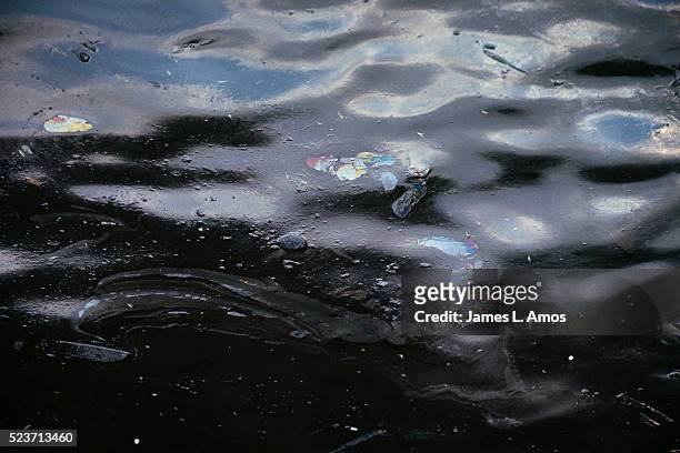 industrial pollution - oil spill stock-fotos und bilder