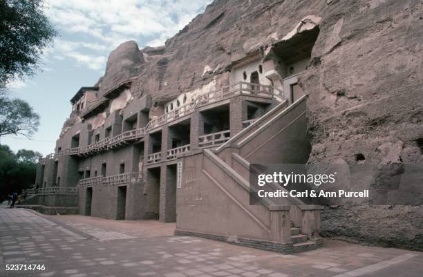 mogao caves - mogao caves stock-fotos und bilder