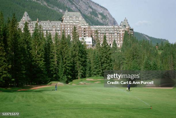 banff springs hotel and golf course - banff springs golf course stock pictures, royalty-free photos & images