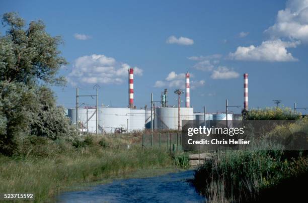 esso petrol refinery - esso stock pictures, royalty-free photos & images