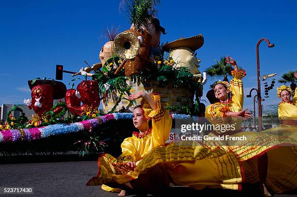 fiesta bowl parade participants and float - tempe arizona stock pictures, royalty-free photos & images