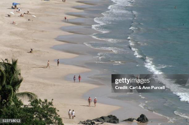 scalloped wave pattern on beach - scalloped pattern foto e immagini stock