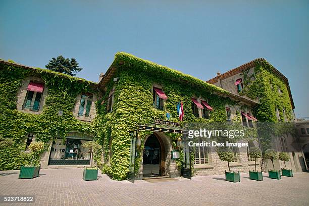 hotel de la cite in france - hotel entrance stock pictures, royalty-free photos & images