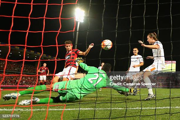 Dario Vidosic of the Wanderers scores a goal in extra time during the A-League Semi Final match between the Western Sydney Wanderers and the Brisbane...