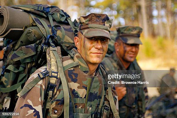 marines carrying gear - us marine corps stock pictures, royalty-free photos & images
