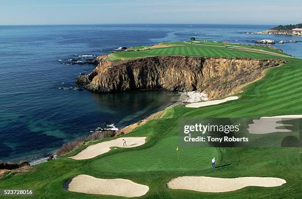 eighth hole at pebble beach - pebble beach stock-fotos und bilder