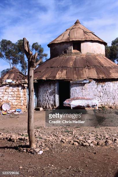 tukul round house in eritrea - asmara eritrea stock pictures, royalty-free photos & images