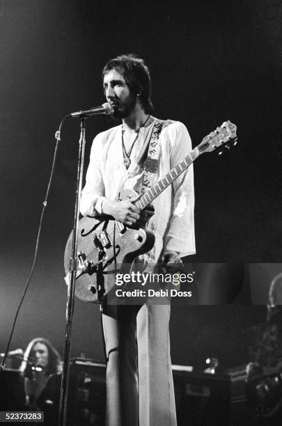 Guitarist Pete Townshend, with Steve Winwood at the keyboards, at Clapton's comeback concert at the Rainbow Theatre, London, 13th January 1973.