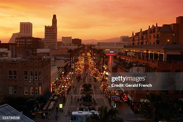 third street promenade at dusk - santa monica store stock pictures, royalty-free photos & images