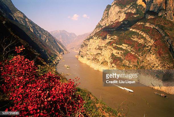 wu gorge on the yangtze river - 中国三峡 ストックフォトと画像