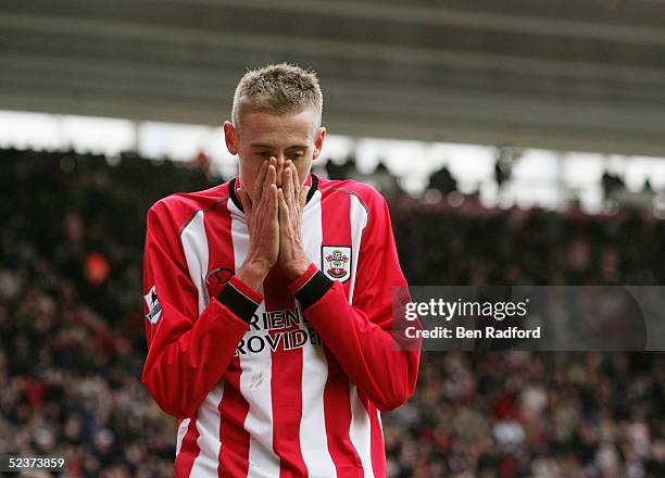 Despair for Peter Crouch of Southampton during the Barclays Premiership match between Southampton and Arsenal at St Marys Stadium on February 26,...